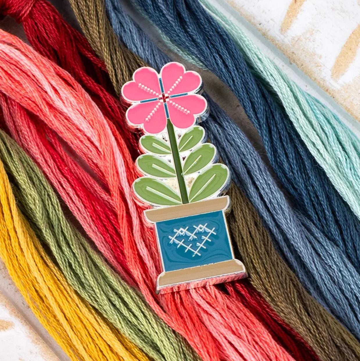 PREORDER Quilty Flower Enamel Needle Minder Lori Holt of Bee in my Bonnet Co. for It's Sew Emma